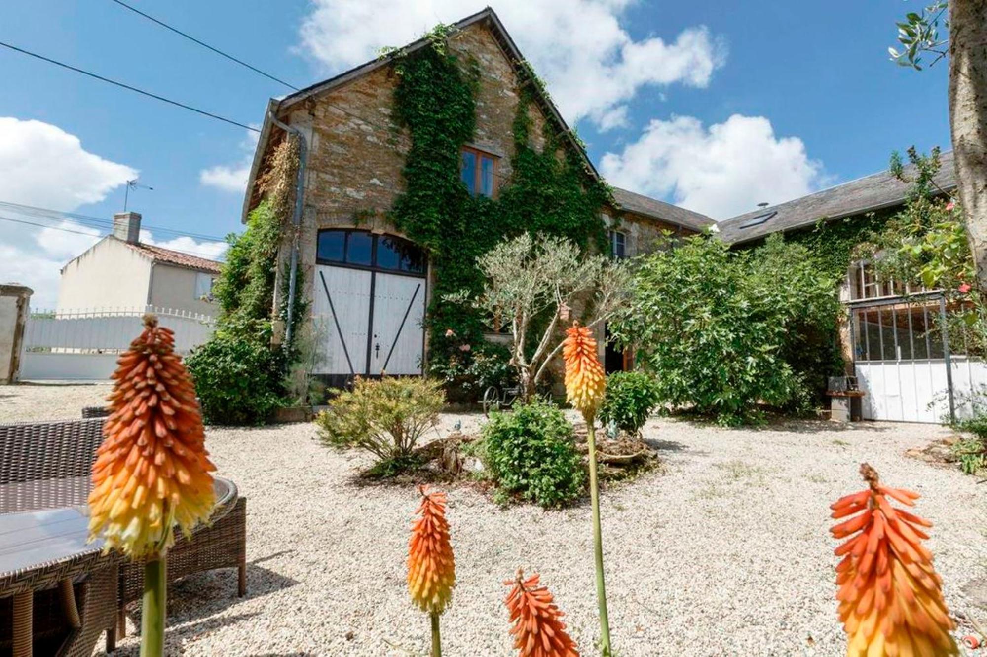 Holiday Home La Brijopa Bazoges-en-Pareds Номер фото